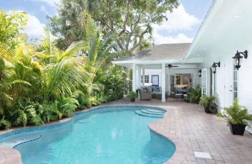 Flamingo Parks House | Palm Beach Oasis - Indulge in Garden Tranquility with Alfresco Dining