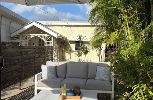 Sunset Crest Cottage | Palm Cottage - Sunset Crest, close to the beach and swimming pool