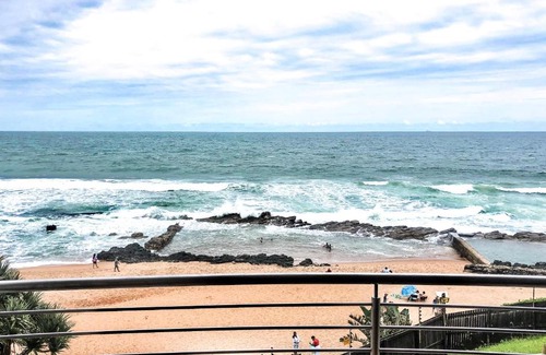 Shaka's Rock Apartment | Palm Cove - 16 Chakas Cove, Literally on the Beach