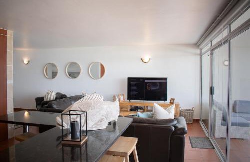 Shaka's Rock Apartment | Palm Cove - 16 Chakas Cove, Literally on the Beach