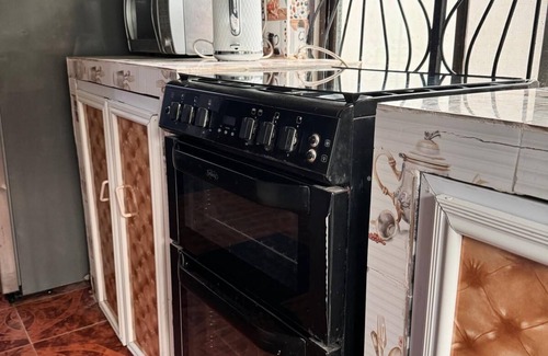 Tunguu House | Palm hide.