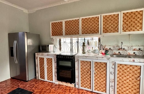 Tunguu House | Palm hide.