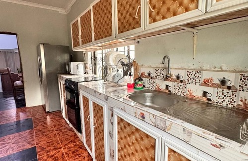 Tunguu House | Palm hide.