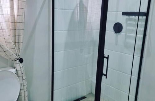 Bloemfontein Apartment | Palm On Rock - 1 bedroom,kitchenette & full bathroom.