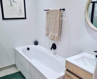 Bloemfontein Apartment | Palm On Rock - 1 bedroom,kitchenette & full bathroom.