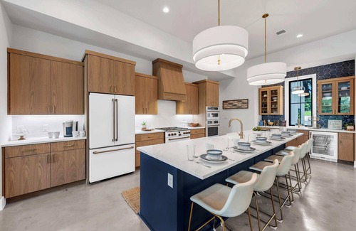 Burnet House | Palm Paradise on Lake LBJ | Concierge Services