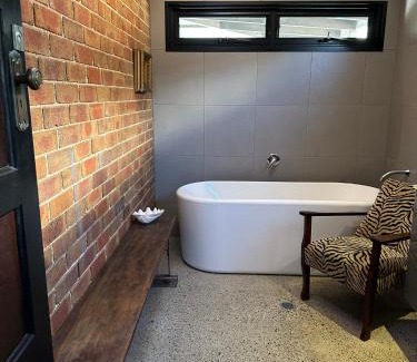 Aberdare House | Palm Springs Retreat Hunter Valley
