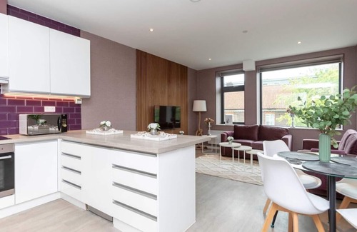 London Borough of Bromley Apartment | Palm Tree House - The Farmhouse