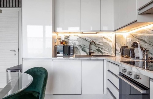 London Borough of Bromley Apartment | Palm Tree House | Panther