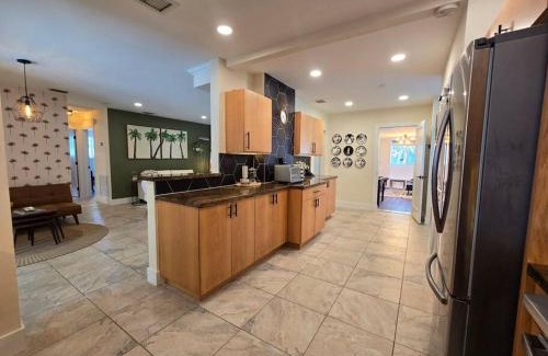 Hollywood Lakes Villa | Palma Haus - Modern Villa with Pool Near the Beach