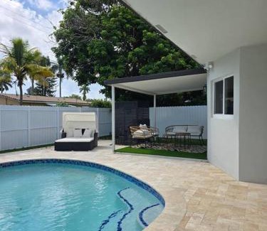 Hollywood Lakes Villa | Palma Haus - Modern Villa with Pool Near the Beach