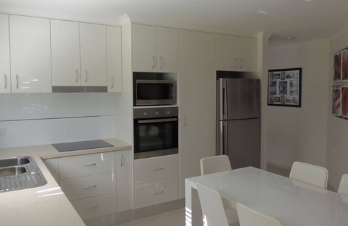 Rainbow Beach House | Palmgrove 1 - Rainbow Beach. Gorgeous, modern beach escape in a great location. Aircon. Wifi