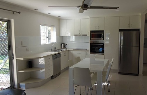 Rainbow Beach House | Palmgrove 1 - Rainbow Beach. Gorgeous, modern beach escape in a great location. Aircon. Wifi