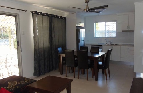 Rainbow Beach House | Palmgrove 2 - Rainbow Beach. Gorgeous, modern beach escape in a great location. Aircon. Wifi