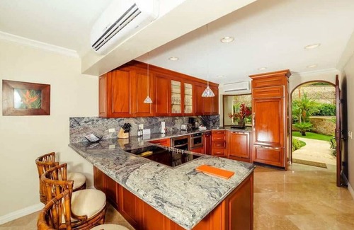 Playa Flamingo Villa | Palms 20 Luxury Oceanfront Villa