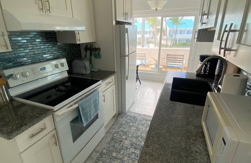 La Grande Princesse Condo | Palms Trees & Oceanfront Condo: FAB Reviews -So Cozy 2BD-2Bath,Deck,Pool & WiFi