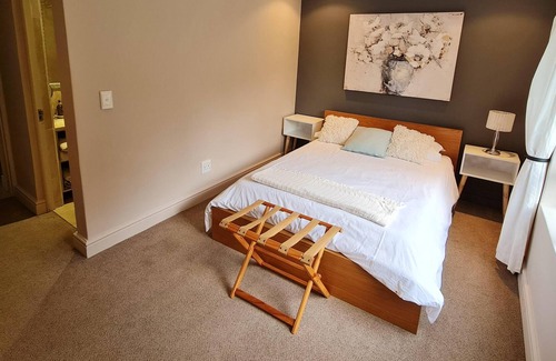 Trawal Apartment | Palmzicht: Beautiful self-catering apartment with a view in Plattekloof,Capetown