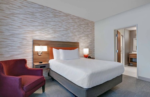 Upper Grand Lagoon Hotel | Panama City Beach Paradise! 2 Pet-Friendly Units! Onsite Pool, Kitchen, Parking!