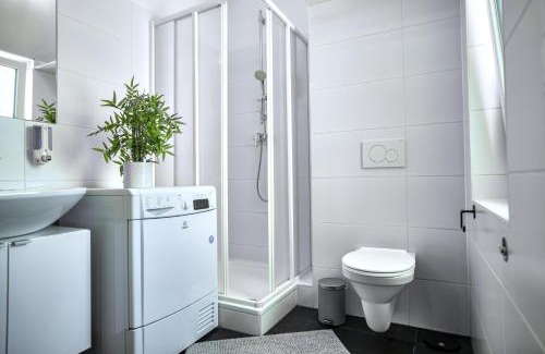 Schottenfeld Apartment | Panorama Rooftop Terrace I 3 min to Mariahilferstraße
