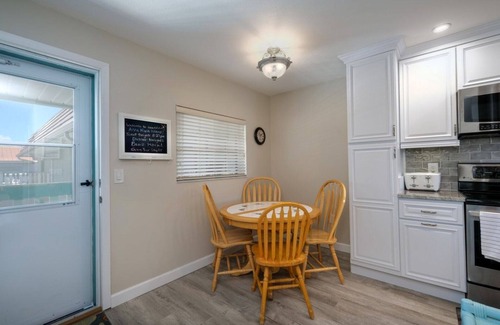 Bradenton Beach Condo | Panoramic bay views! 3-minute walk to beach!