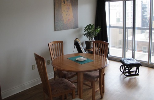 Plateau Mont Royal Apartment | PANORAMIC STUDIO SWIMMING POOL SAUNA