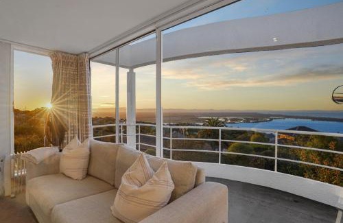 Mount Pleasant House | Panoramic City Views with Hot Tub