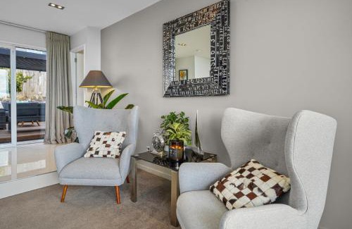 Mount Pleasant House | Panoramic City Views with Hot Tub