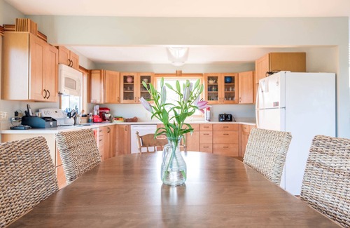 Montague Cottage | Panoramic Lake Michigan Vistas with Beach Access