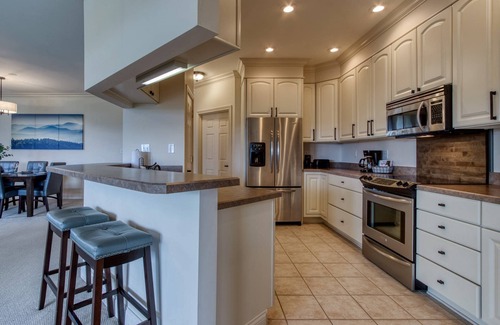 Sevierville House | Panoramic Mountain Range Views! Spacious 2 King BR Chalet w/Garage, Jacuzzi, WiFi & Free Tickets