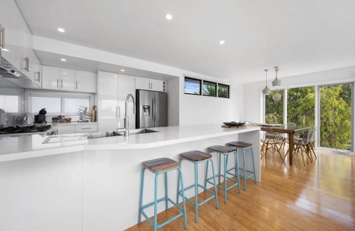 Torquay House | Panoramic Ocean Views in the Heart of Torquay