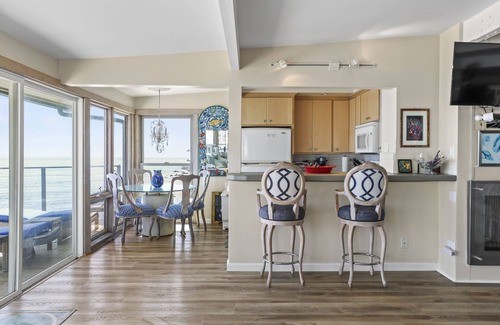 Eastern Malibu House | Panoramic Oceanfront Malibu Getaway