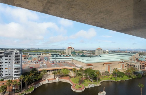 Century City Apartment | Panoramic Paradise | Century City Escape