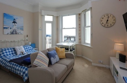 Boscombe Apartment | PANORAMIC SEA VIEWS - BALCONY - OVERLOOKS BOSCOMBE PIER - FM6054