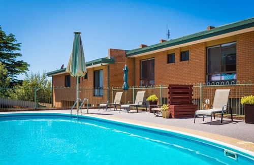 Merimbula House | Panoramic Townhouses By Lisa (Deluxe Front Apartment- Pet Friendly) - 3+night