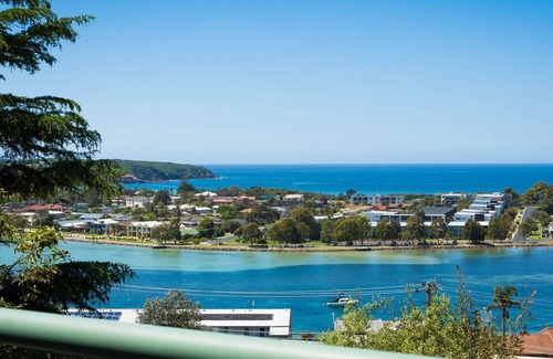 Merimbula Apartment | Panoramic Townhouses By Lisa (Deluxe Front Apartment- Pet Friendly) 1+night