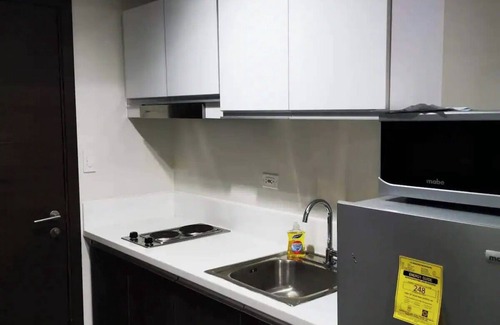 Salcedo Village Condo | Panoramic View Corner Unit w/Balcony Near Airport & Sky Way - 2