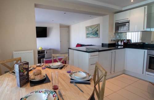 Portland Cottage | PANORAMIC VIEW, family friendly, with pool in Castletown, Portland