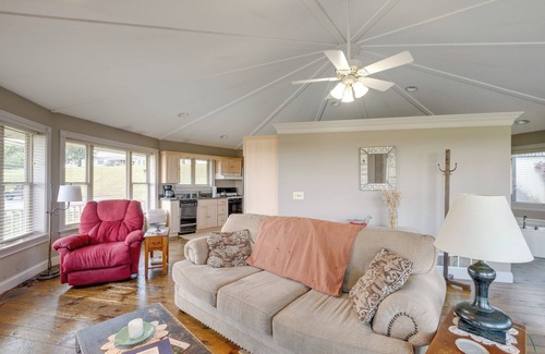 Millersburg Apartment | Panoramic Views: Hillside Millersburg Studio