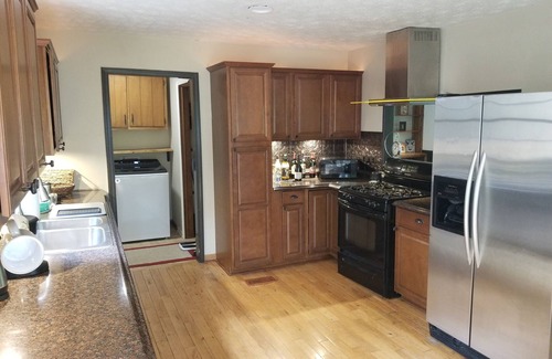 Tucker House | panoramic views, large hot tub/jacuzzi, cozy