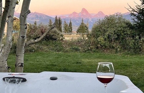 Leigh Creek Estates House | Panoramic Views of the Tetons & Custom Contemporary Setting Awaits You!