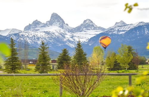 Leigh Creek Estates House | Panoramic Views of the Tetons & Custom Contemporary Setting Awaits You!