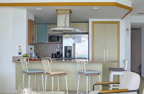 Villas Del Mar Apartment | PanoramicHighView|BeachFront|FastWifi|FullKitchen