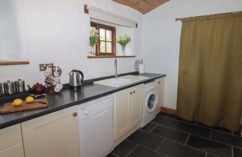 Goodwick Cottage | PANTEURIG COTTAGE, pet friendly, with open fire in Goodwick