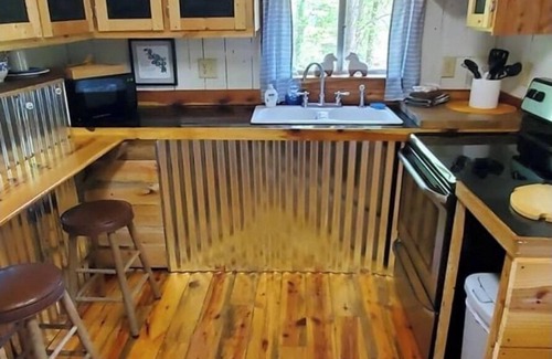 Olivehill Cabin | Papa Bears Cozy Cabin at Up The Creek