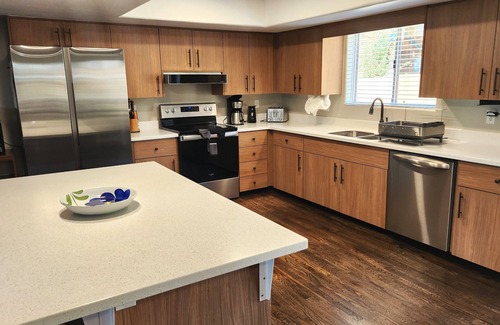 Munds Park Cabin | Papago Pines - 5 bedrooms, EACH WITH ATTACHED EN SUITE BATHROOM & Smart TV