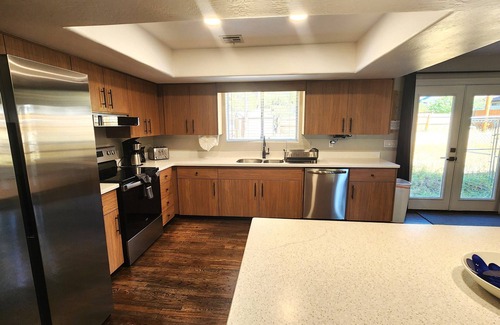 Munds Park Cabin | Papago Pines - 5 bedrooms, EACH WITH ATTACHED EN SUITE BATHROOM & Smart TV