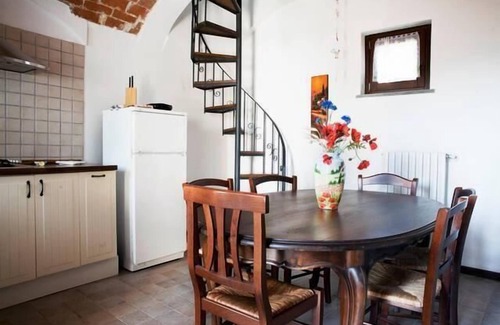 Brusasco Apartment | "Papaveri" Appartement