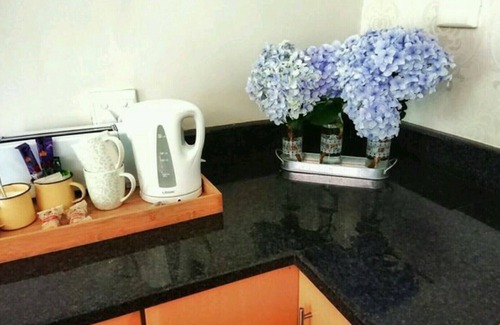 Kloof Cottage | Paperbark Cottage, perfectly situated in a beautiful garden