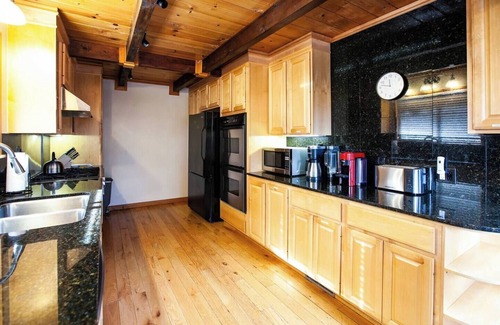 McKinney Estates Cabin | Paradigm Chalet | Workspace, Fenced Yard & BBQ