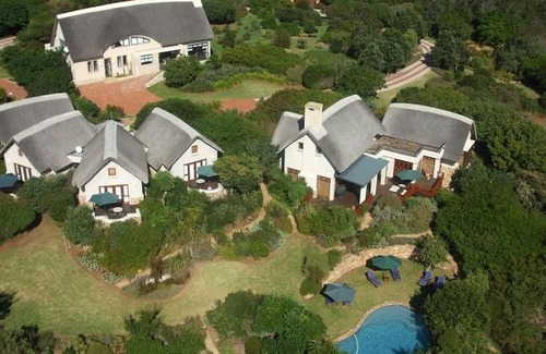Victoria Bay House | Paradise Cove Country House